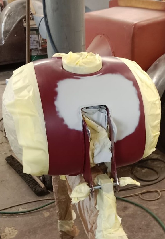 nádrž Jawa - oprava defektu tmelem