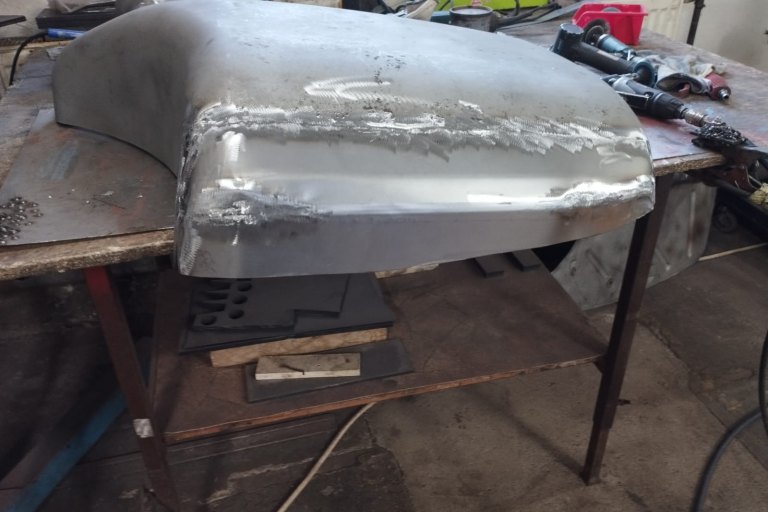 Nádrž Jaguar (rozříznutá) - oprava pláště - foto č. 31