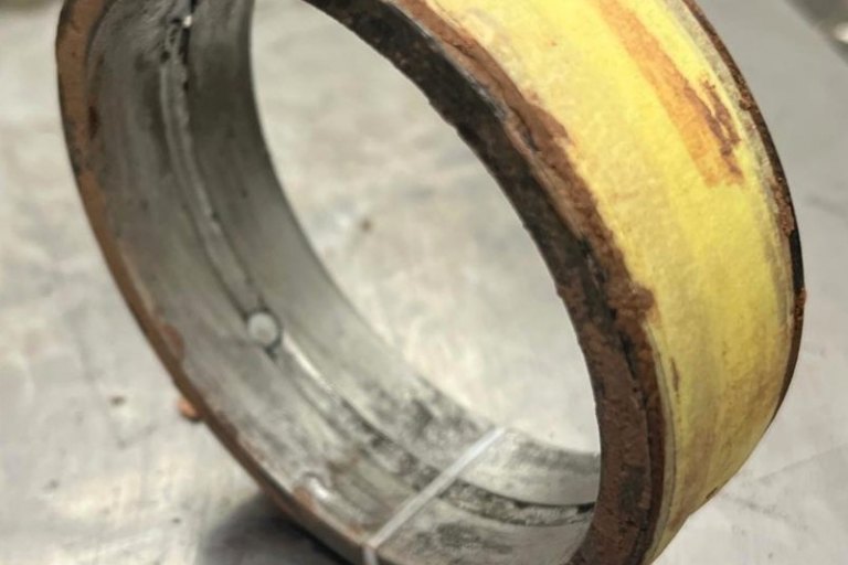 zabandážované ložisko včetně teflonových distančních podložek připravené ke slévání - foto č. 6