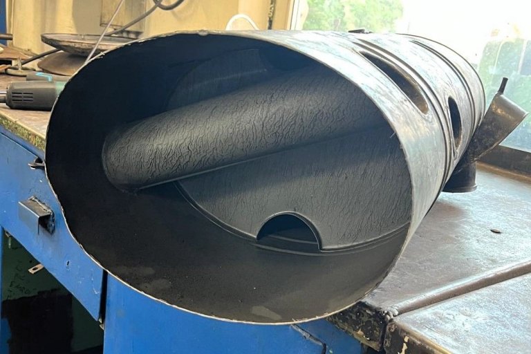 Nádrž AERO 30 (rozříznutá) - před opravou - foto č. 21