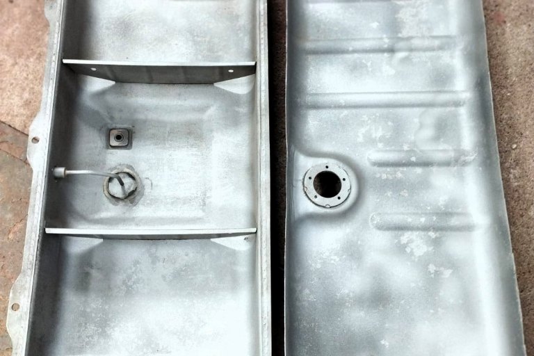 nádrž Škoda 1000 MB (rozříznutá) - po čištění tryskáním - foto č. 2