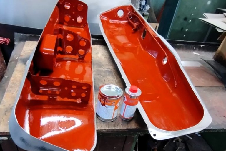 nádrž Toyota (rozříznutá) - antikorozní nátěr odolný proti benzínu - foto č. 9