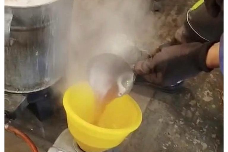 nádrž kanistr - aplikace zředěné kyseliny fosforečné - foto č. 7