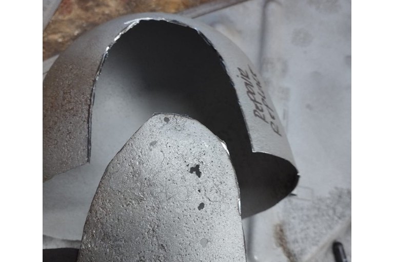 nádrž Jaguar - oprava, vystřihnutí poškozené části pláště - foto č. 10