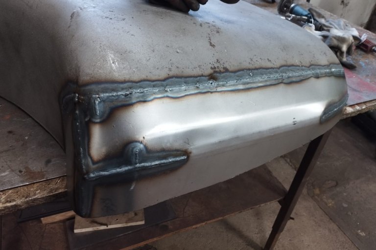 nádrž Jaguar - výměna poškozené části za novou - foto č. 19