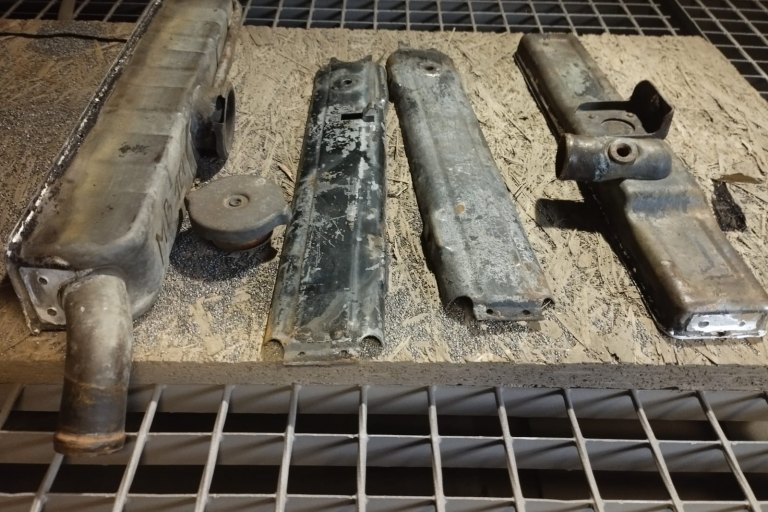 díly chladiče Škoda MB před otryskání - foto č. 7