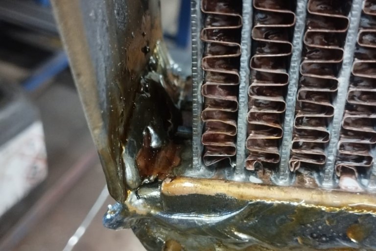 Chladic Aero 30 - oprava defektů cínem - foto č. 1