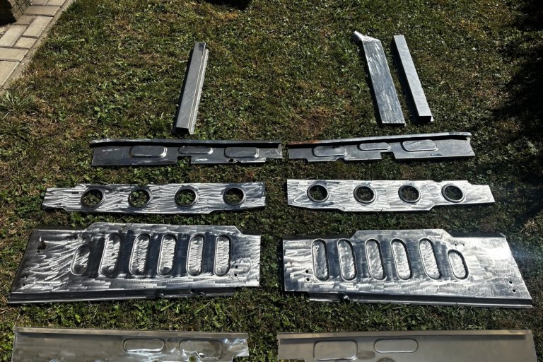 Nosníky pod sedačkami a výztuhy Tatra 603 - foto č. 14